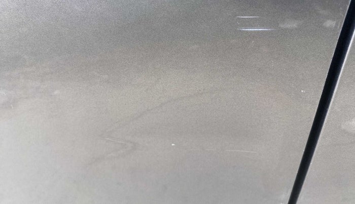 2014 Maruti Ciaz VDI +, Diesel, Manual, 71,925 km, Front passenger door - Line - Paint ok & Dent >8 inch(If not in Criase Line)