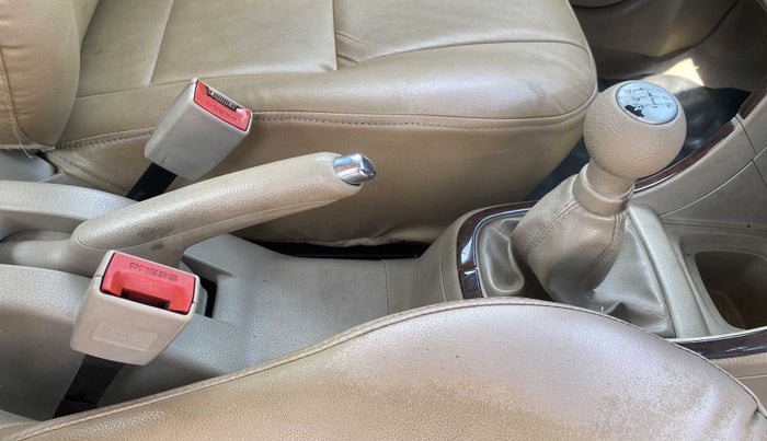 2015 Maruti Swift Dzire VXI, Petrol, Manual, 60,500 km, Gear Lever