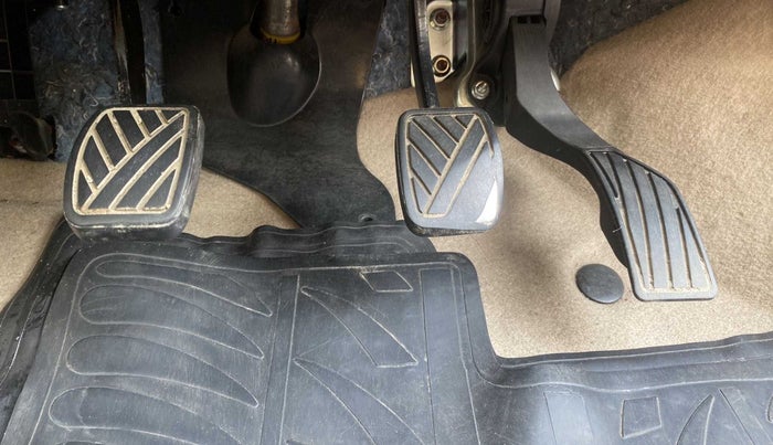 2015 Maruti Swift Dzire VXI, Petrol, Manual, 60,500 km, Pedals