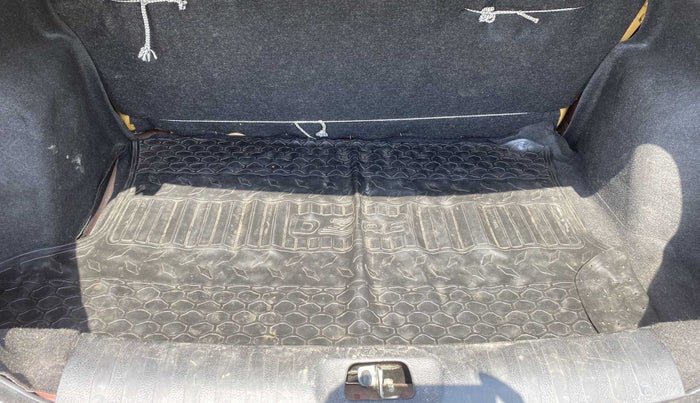 2015 Maruti Swift Dzire VXI, Petrol, Manual, 60,500 km, Boot Inside