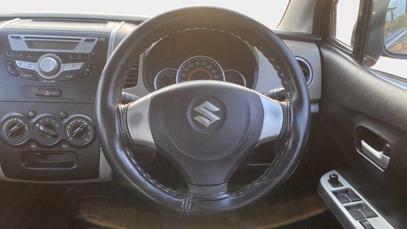 2016 Maruti Wagon R 1.0 VXI, Petrol, Manual, 34,967 km, Steering Wheel Close Up