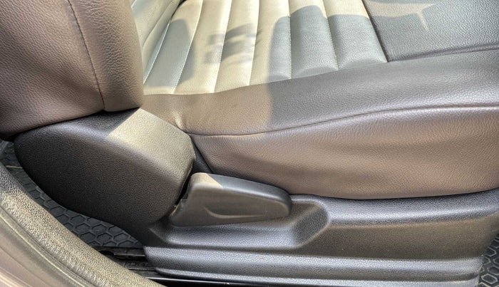 2018 Renault Kwid RXL, Petrol, Manual, 14,036 km, Driver Side Adjustment Panel