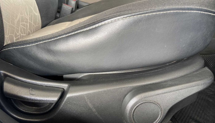 2018 Hyundai Grand i10 ASTA 1.2 KAPPA VTVT, Petrol, Manual, 68,646 km, Driver Side Adjustment Panel