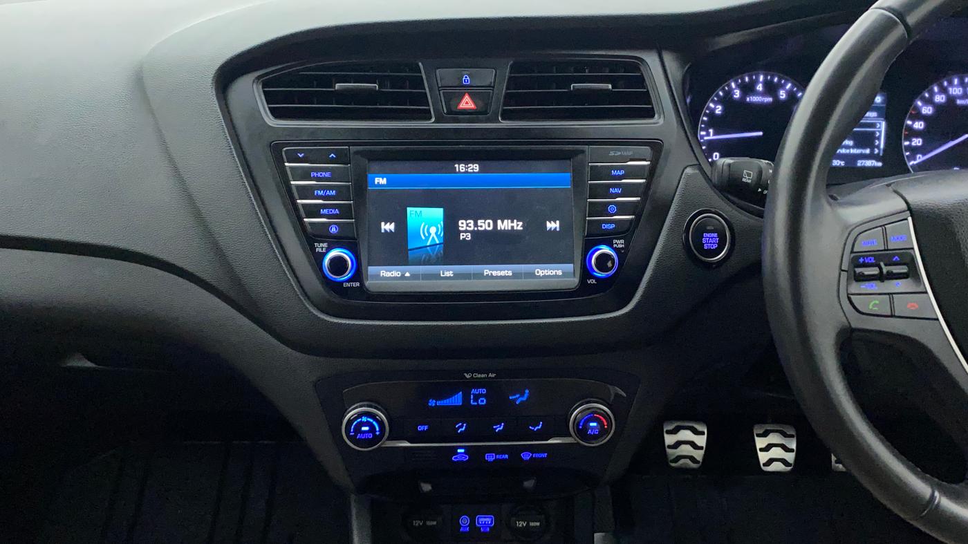 2016 Hyundai i20 Active 1.2 SX, Petrol, Manual, 27,387 km, Air Conditioner