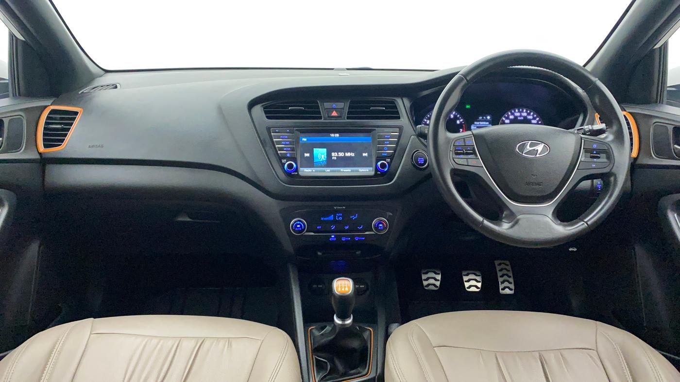 2016 Hyundai i20 Active 1.2 SX, Petrol, Manual, 27,387 km, Dashboard