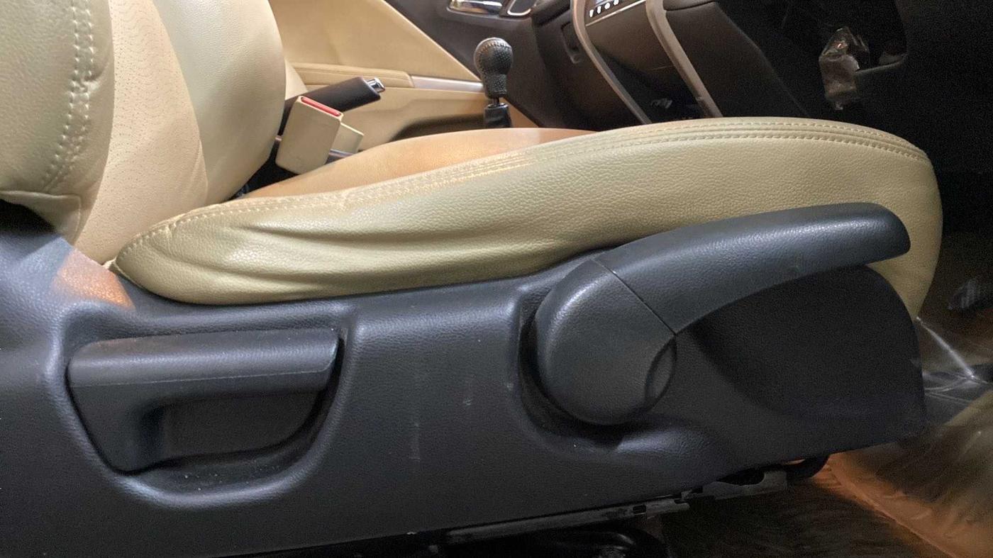 2017 Honda City 1.5L I-VTEC VX, Petrol, Manual, 37,420 km, Driver Side Adjustment Panel