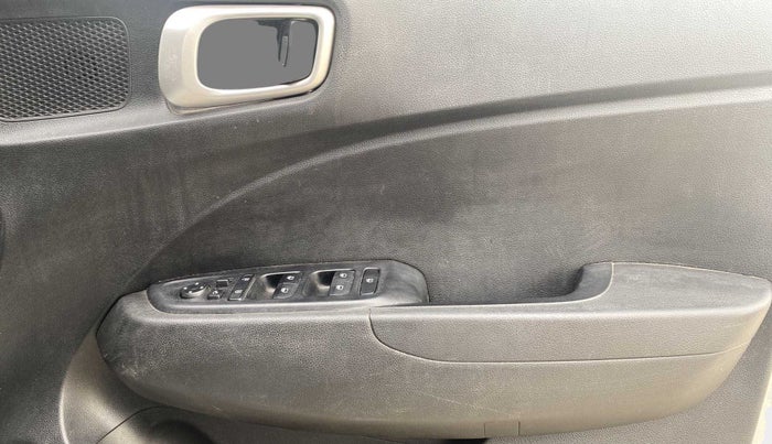 2021 Hyundai VENUE SX 1.5 CRDI, Diesel, Manual, 52,318 km, Driver Side Door Panels Control