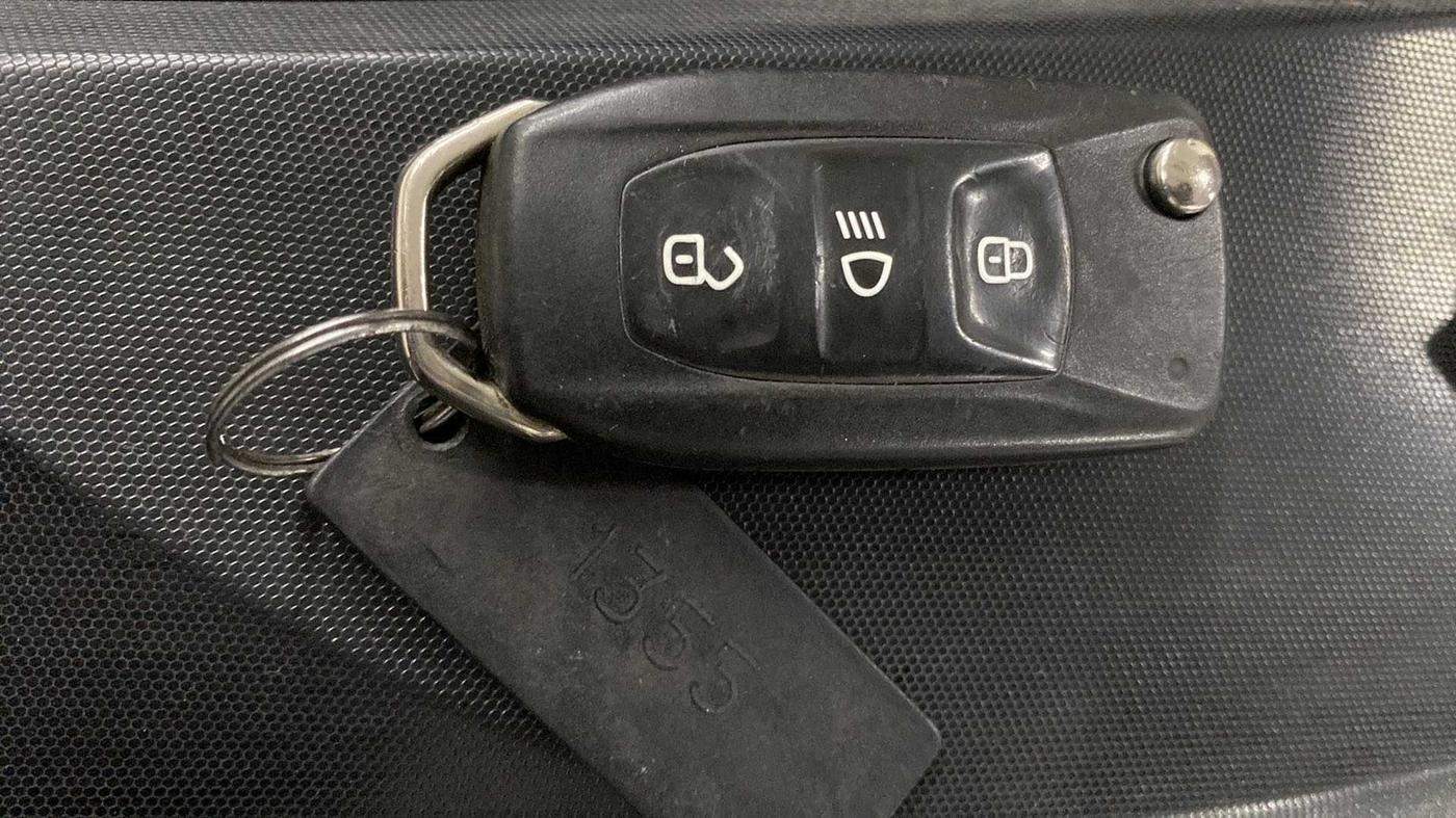 2018 Tata Tiago XZ PETROL, Petrol, Manual, 42,107 km, Key Close Up