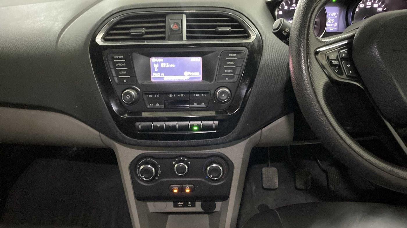 2018 Tata Tiago XZ PETROL, Petrol, Manual, 42,107 km, Air Conditioner