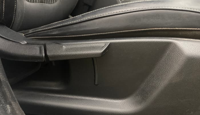 2022 KIA CARENS PRESTIGE 1.4 PETROL 7 STR, Petrol, Manual, 58,513 km, Driver Side Adjustment Panel