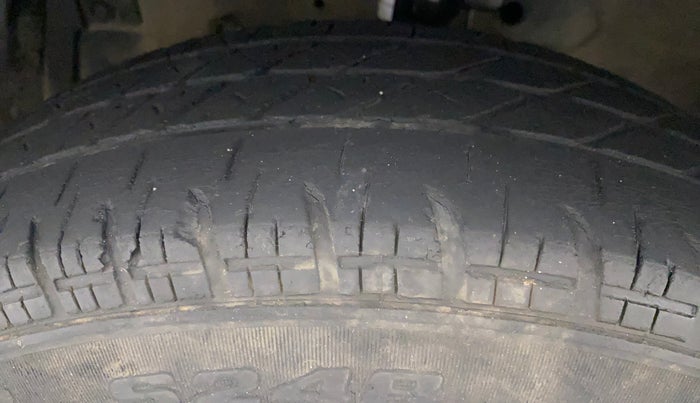 2012 Maruti Swift VDI, Diesel, Manual, 88,170 km, Left Front Tyre Tread