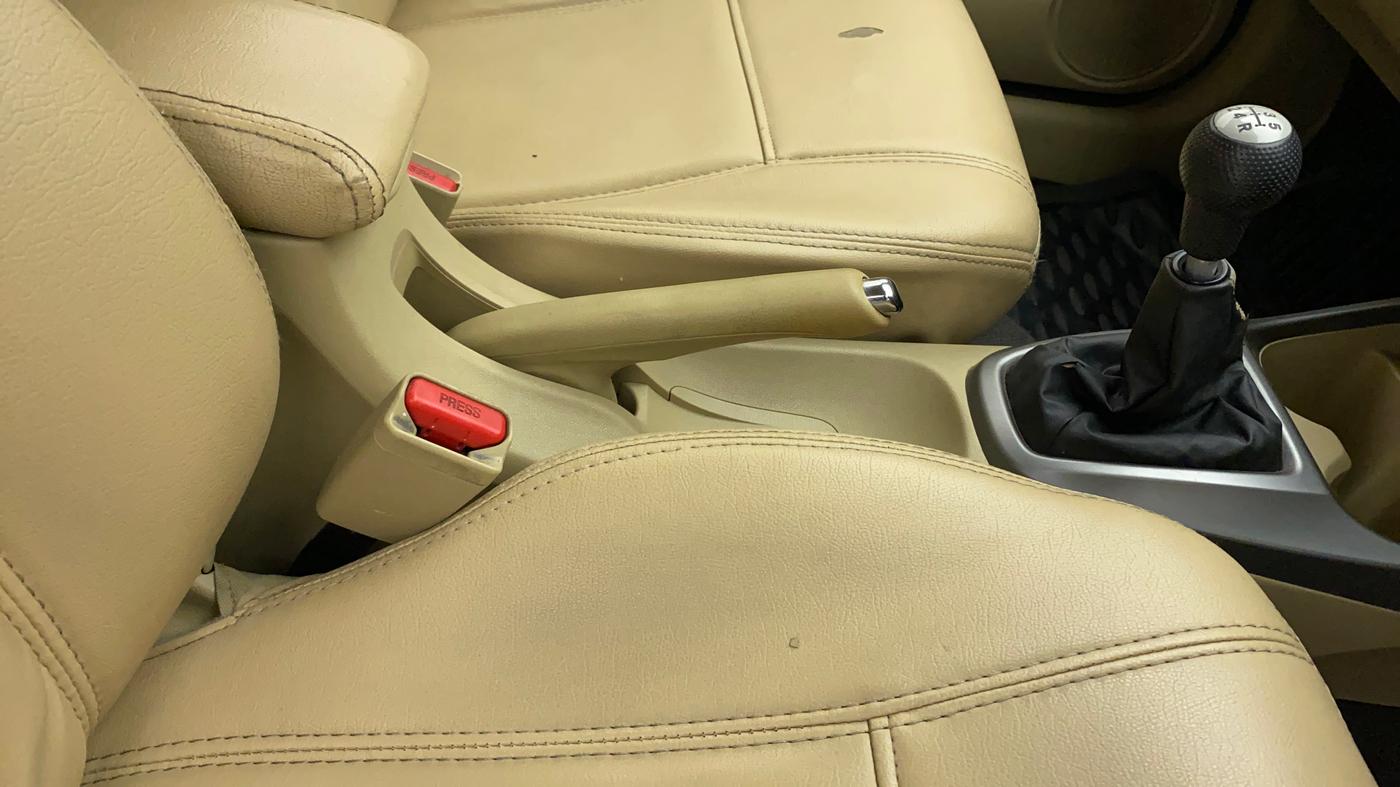 2012 Honda City 1.5L I-VTEC V MT, Petrol, Manual, 1,12,923 km, Gear Lever