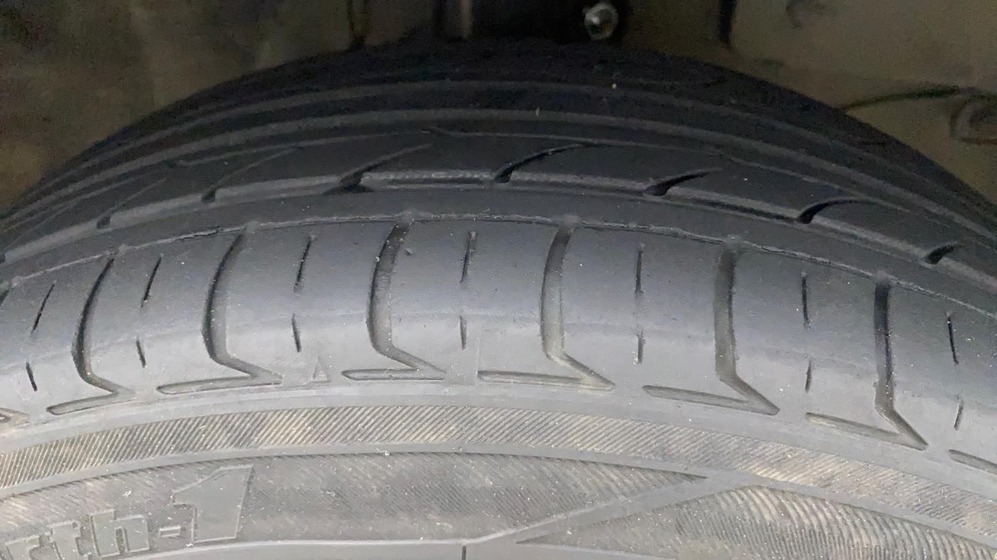 2012 Honda City 1.5L I-VTEC V MT, Petrol, Manual, 1,12,923 km, Right Front Tyre Tread