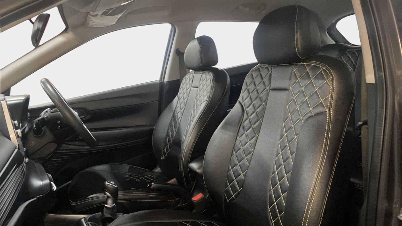 2021 Hyundai NEW I20 SPORTZ 1.5 MT, Diesel, Manual, 29,367 km, Right Side Front Door Cabin