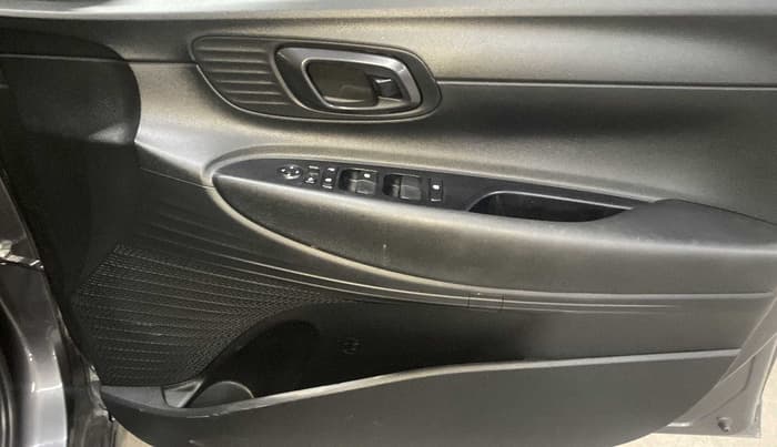 2021 Hyundai NEW I20 SPORTZ 1.5 MT, Diesel, Manual, 29,367 km, Driver Side Door Panels Control
