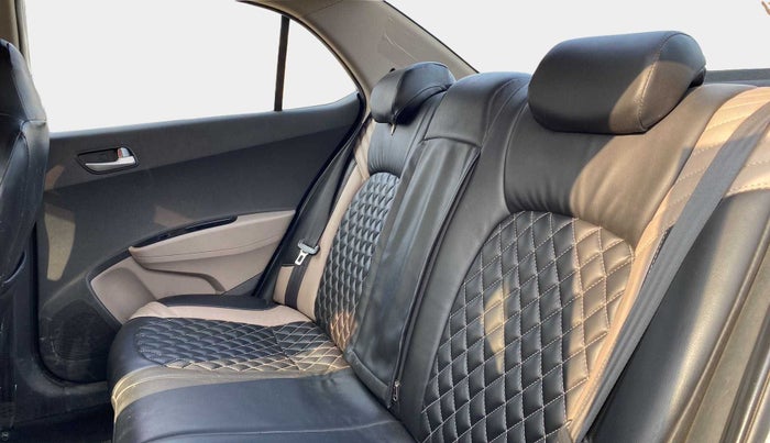 2018 Hyundai Xcent SX 1.2, CNG, Manual, 67,871 km, Right Side Rear Door Cabin