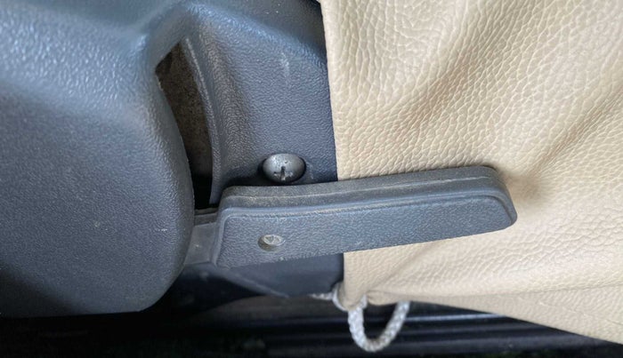 2014 Maruti Alto 800 LXI, Petrol, Manual, 58,436 km, Driver Side Adjustment Panel