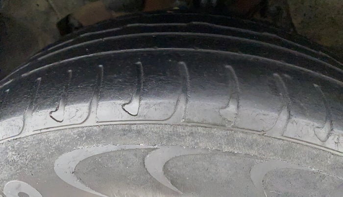 2016 Renault Duster 85 PS RXE DIESEL, Diesel, Manual, 73,848 km, Left Front Tyre Tread