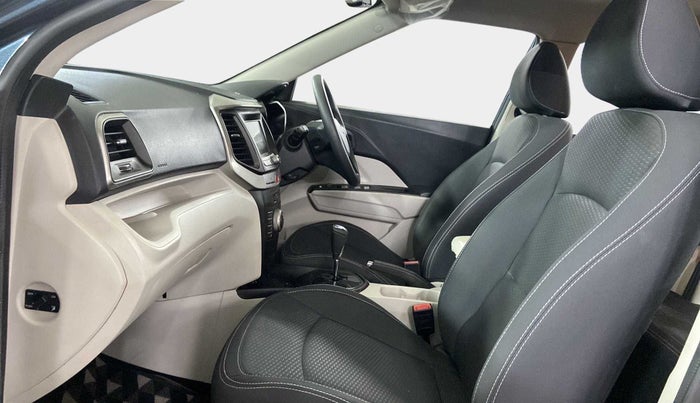 2020 Mahindra XUV300 W6 1.5 DIESEL AMT, Diesel, Automatic, 14,828 km, Right Side Front Door Cabin