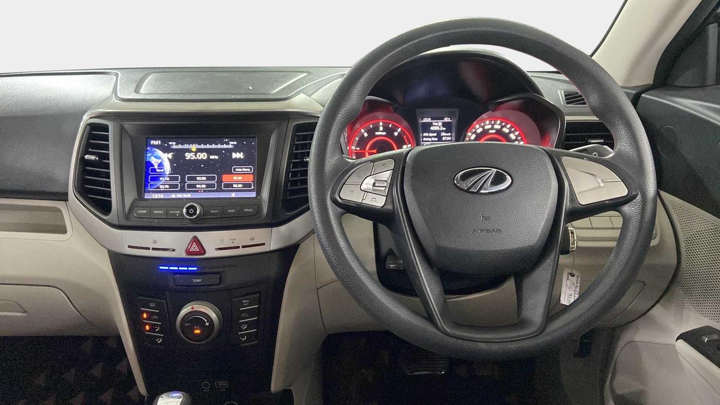 2020 Mahindra XUV300 W6 1.5 DIESEL AMT, Diesel, Automatic, 14,828 km, Steering Wheel Close Up