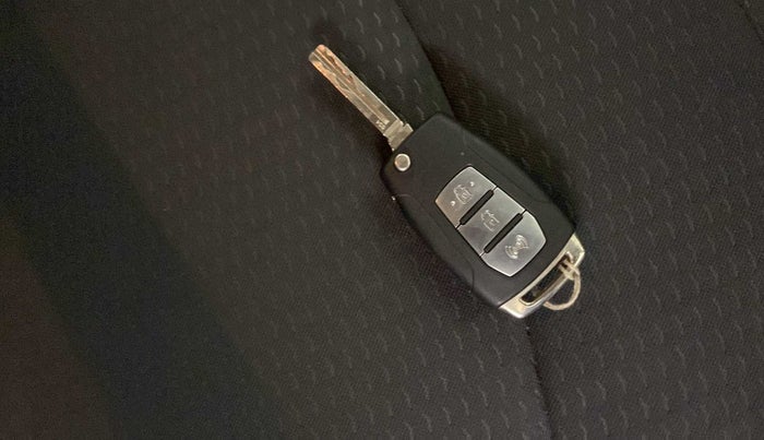 2020 Mahindra XUV300 W6 1.5 DIESEL AMT, Diesel, Automatic, 14,828 km, Key Close Up