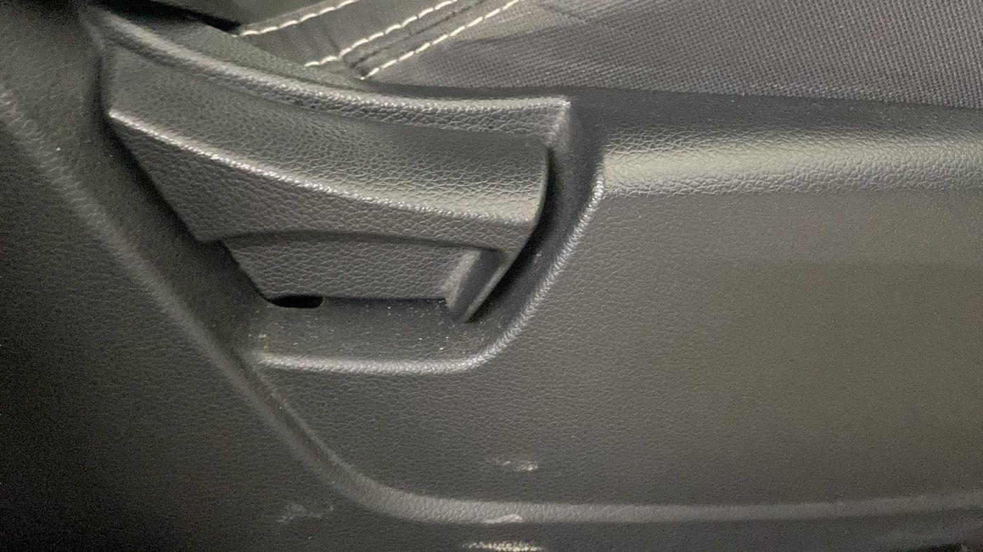 2020 Mahindra XUV300 W6 1.5 DIESEL AMT, Diesel, Automatic, 14,828 km, Driver Side Adjustment Panel