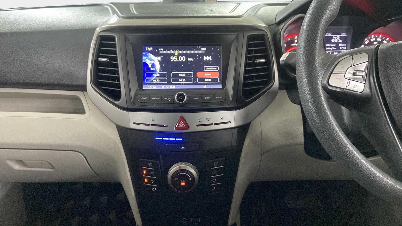 2020 Mahindra XUV300 W6 1.5 DIESEL AMT, Diesel, Automatic, 14,828 km, Air Conditioner