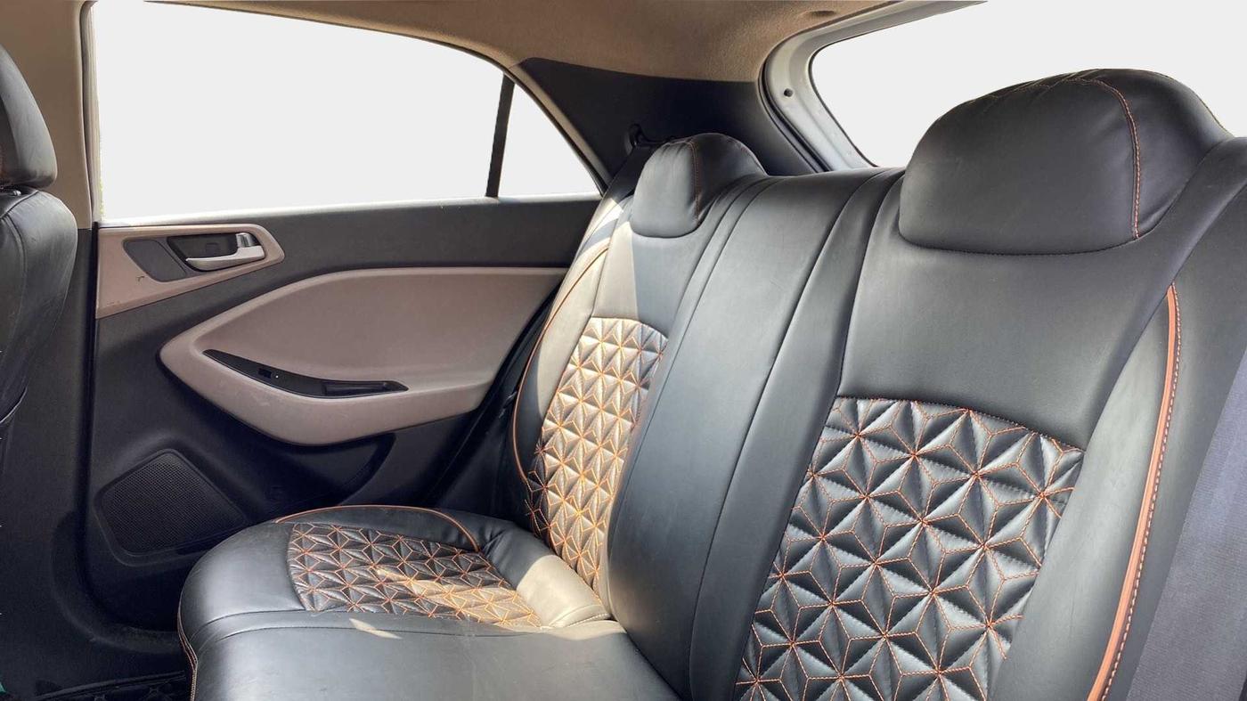 2019 Hyundai Elite i20 MAGNA PLUS 1.2, CNG, Manual, 67,773 km, Right Side Rear Door Cabin