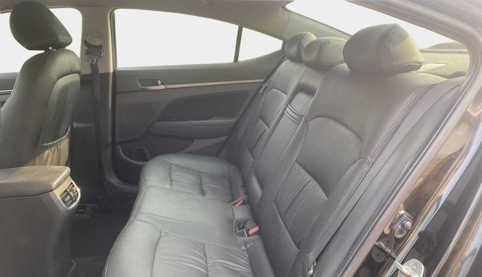 2016 Hyundai New Elantra 2.0 SX MT PETROL, Petrol, Manual, 74,403 km, Right Side Rear Door Cabin