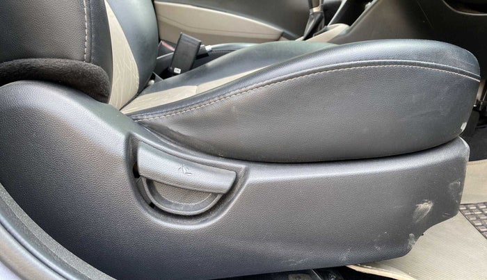 2019 Hyundai Grand i10 SPORTZ AT 1.2 KAPPA VTVT, Petrol, Automatic, 21,414 km, Driver Side Adjustment Panel