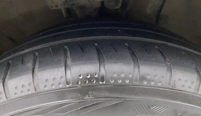 2020 Hyundai Verna SX (O) 1.5 CRDI AT, Diesel, Automatic, 91,500 km, Right Front Tyre Tread
