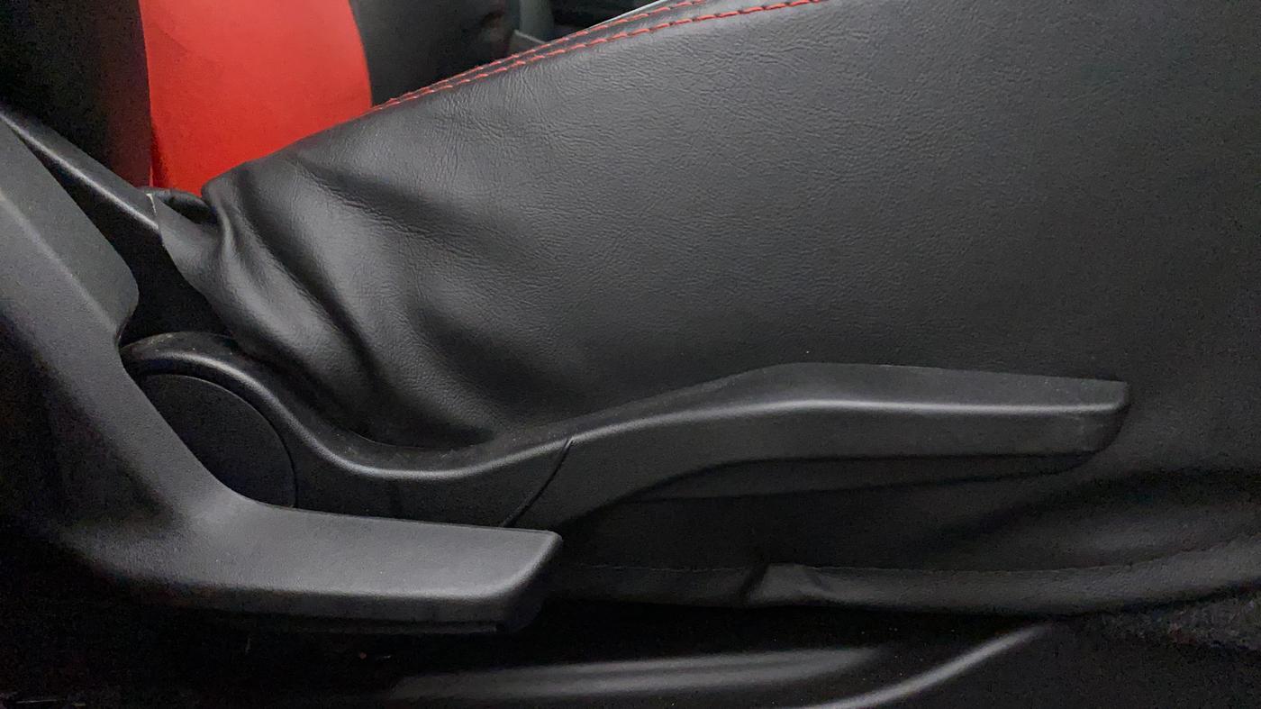 2022 Maruti Swift VXI, Petrol, Manual, 19,319 km, Driver Side Adjustment Panel