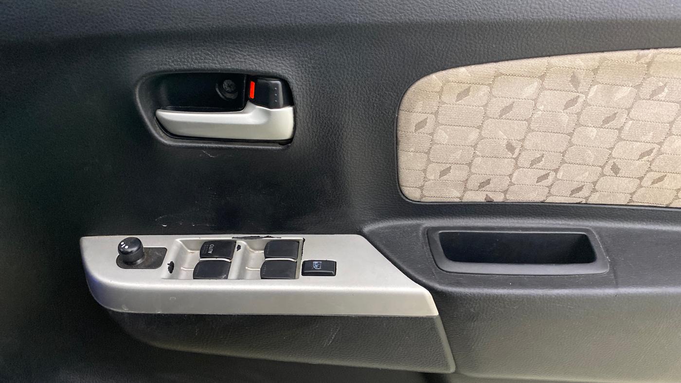2016 Maruti Wagon R 1.0 VXI, Petrol, Manual, 77,529 km, Driver Side Door Panels Control