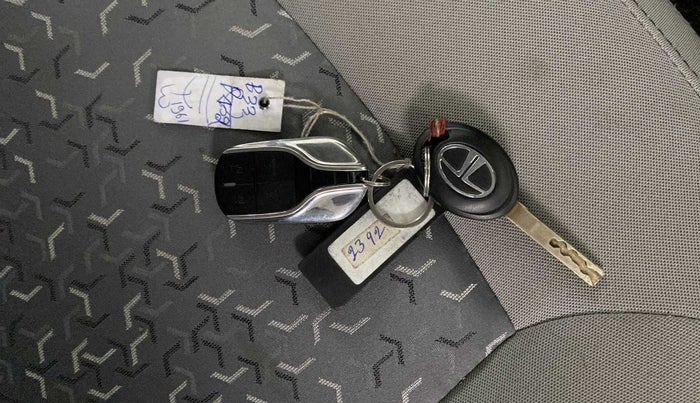 2021 Tata TIGOR XM PETROL, Petrol, Manual, 20,483 km, Key Close Up
