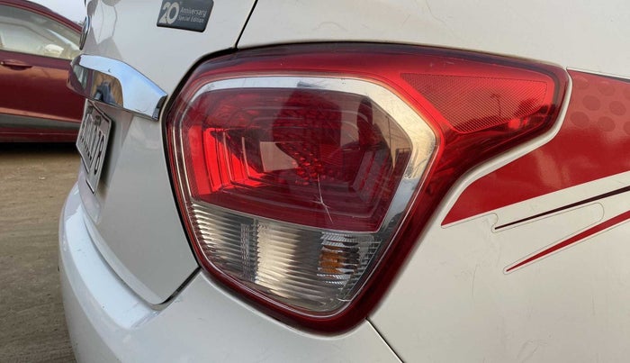 2016 Hyundai Xcent S 1.2 SPECIAL EDITION, CNG, Manual, 51,015 km, Right tail light - Minor damage