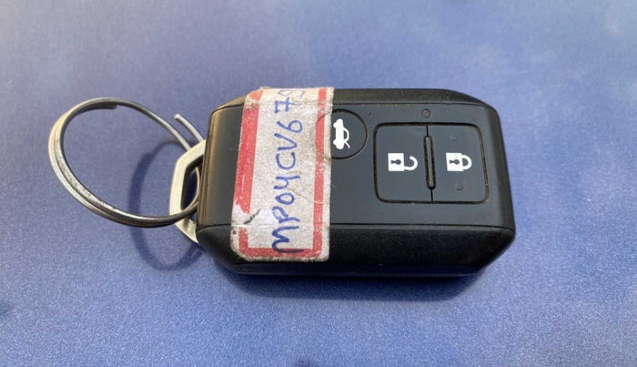 2018 Maruti Dzire ZDI, Diesel, Manual, 68,367 km, Key Close Up