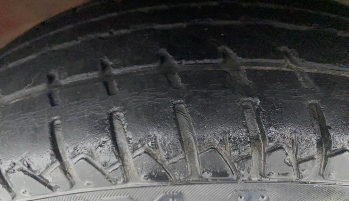 2010 Maruti Zen Estilo LXI, Petrol, Manual, 34,591 km, Left Front Tyre Tread