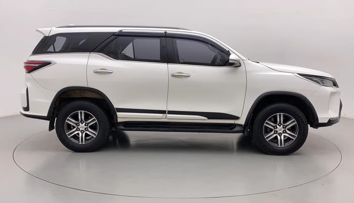 2016 Toyota Fortuner 2.8 4X2 AT, Diesel, Automatic, 1,28,617 km, Right Side View