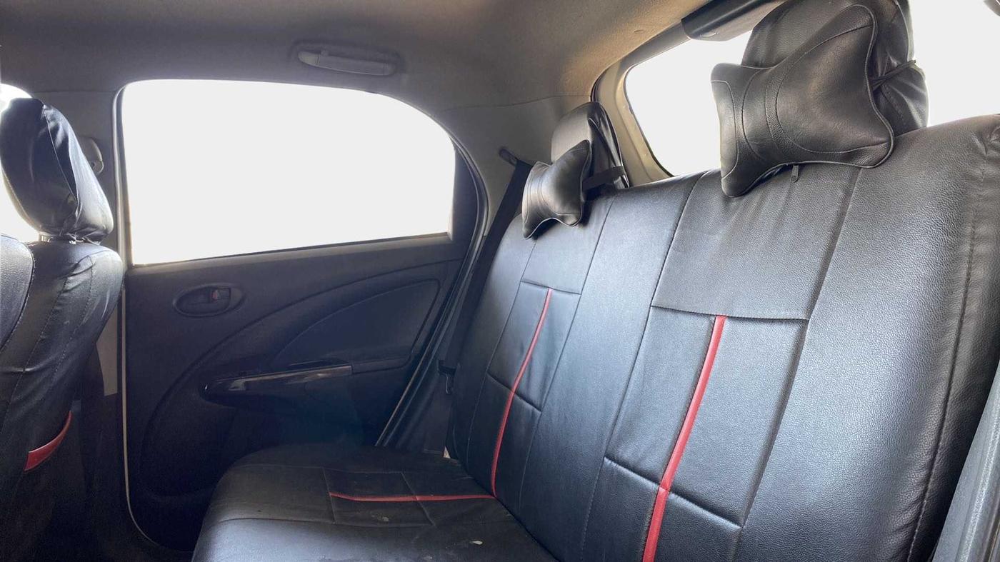 2015 Toyota Etios CROSS 1.4 GD, Diesel, Manual, 32,546 km, Right Side Rear Door Cabin