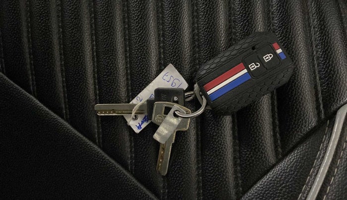 2020 Maruti IGNIS ZETA 1.2, CNG, Manual, 23,438 km, Key Close Up