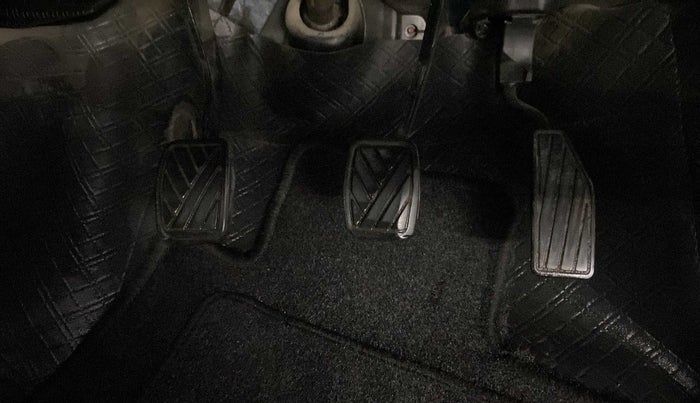 2020 Maruti IGNIS ZETA 1.2, CNG, Manual, 23,438 km, Pedals