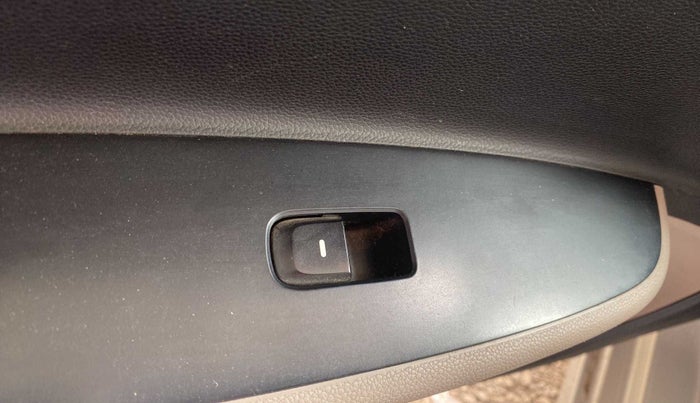 2014 Hyundai Xcent S 1.2, Petrol, Manual, 34,279 km, Left front window switch / handle - Switch/handle not functional