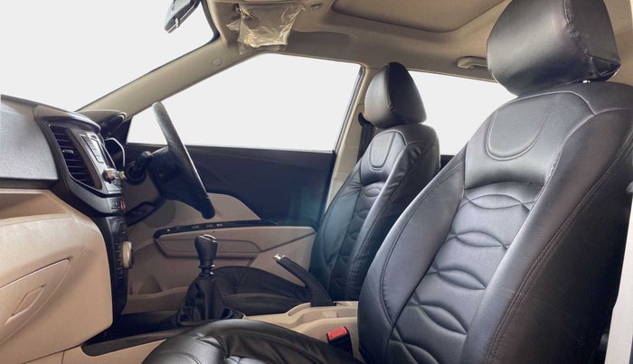 2021 Mahindra XUV300 W6 1.2 PETROL, Petrol, Manual, 22,195 km, Right Side Front Door Cabin