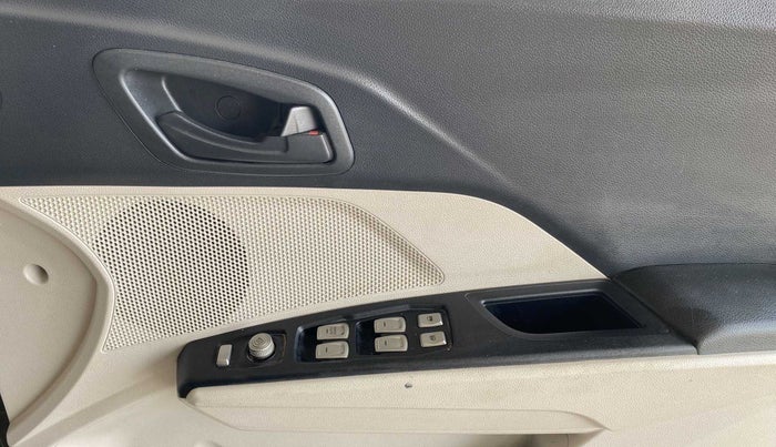 2021 Mahindra XUV300 W6 1.2 PETROL, Petrol, Manual, 22,195 km, Driver Side Door Panels Control