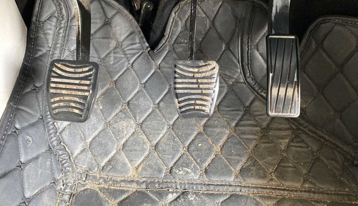 2021 Mahindra XUV300 W6 1.2 PETROL, Petrol, Manual, 22,195 km, Pedals