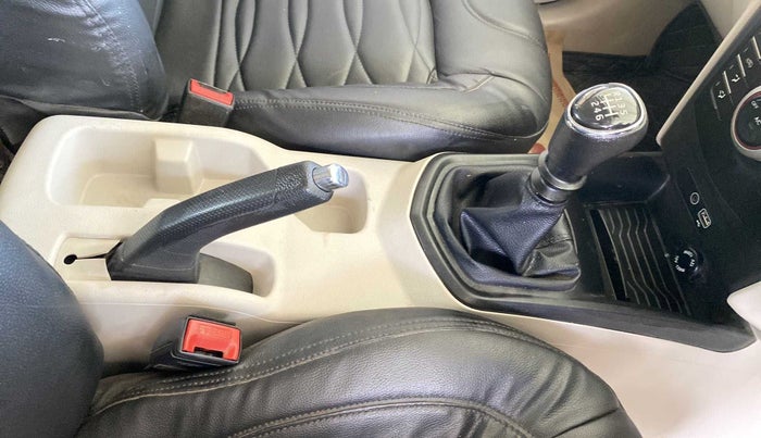 2021 Mahindra XUV300 W6 1.2 PETROL, Petrol, Manual, 22,195 km, Gear Lever