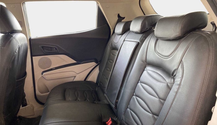 2021 Mahindra XUV300 W6 1.2 PETROL, Petrol, Manual, 22,195 km, Right Side Rear Door Cabin