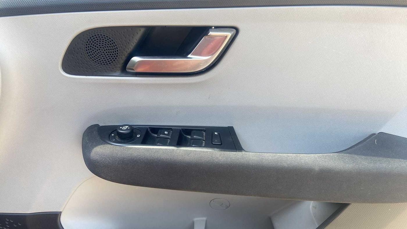 2020 Tata ALTROZ XZ PETROL, Petrol, Manual, 15,887 km, Driver Side Door Panels Control