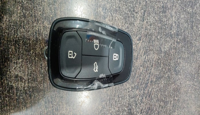 2020 Tata ALTROZ XZ PETROL, Petrol, Manual, 15,887 km, Key Close Up