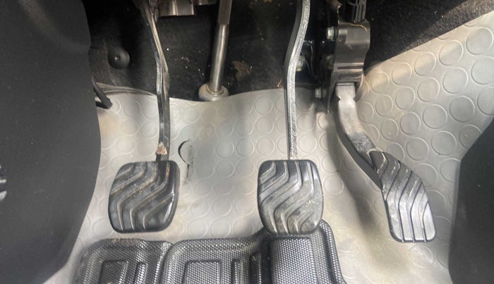2022 Nissan MAGNITE XV PREMIUM, Petrol, Manual, 30,847 km, Pedals